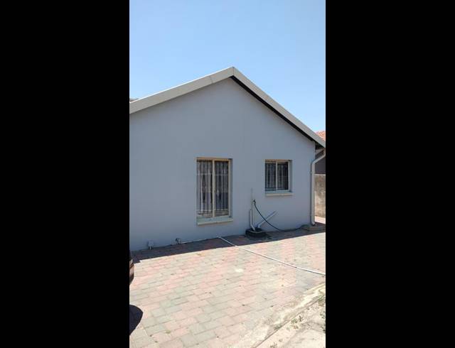 2 BEDROOM HOUSE FOR SALE IN LOTUS GARDENS